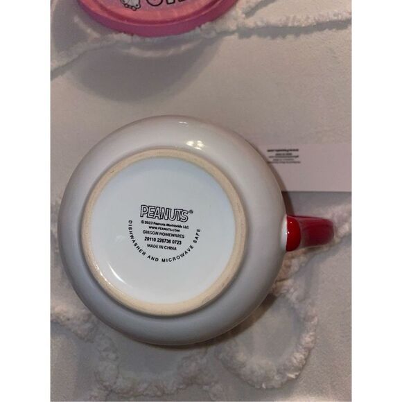 Peanuts Snoopy Christmas Embossed Mug/Cup Ceramic Red Interior - Picture 5 of 5